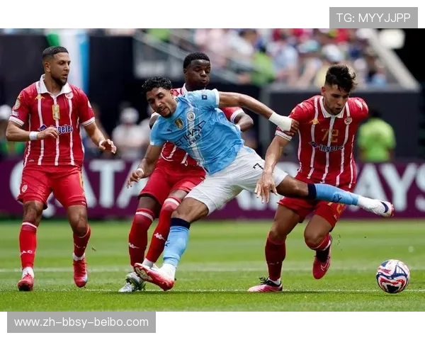 走近世俱杯比赛专用足球，探索科技与传统的结合